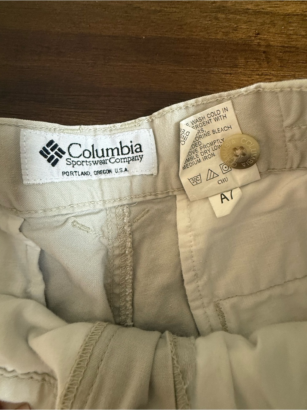 Columbia Women’s Elkhorn Cargo Shorts Size 6 Tan Beige Cotton Utility Hiking - Picture 3 of 8